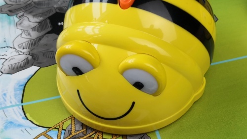 Programmierbarer Roboter in Form einer Biene für Kinder