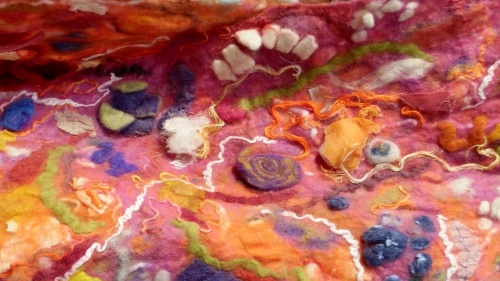 Gefilztes buntes Bild mit Filzblüten